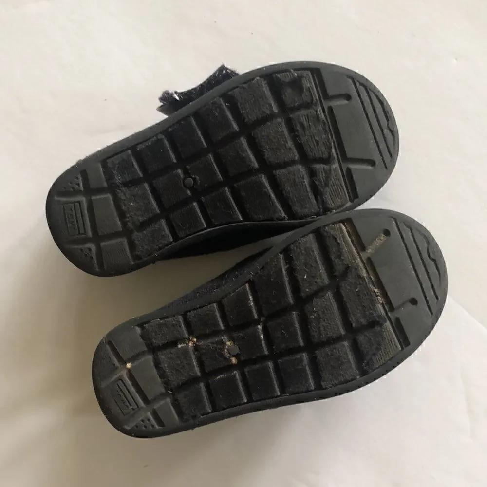 Toms black Velcro closure toddler play sneakers size 6